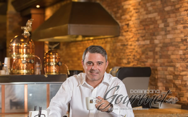 Photo of Un café en el Mike´s Coffee, con Pedro Torrez Director General de Ocean Blue and Sand